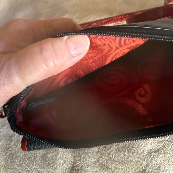 Vtg. Brighton. Rosie Mini Black Red Pebbled Leather Crossbody Rose Detail - Picture 10 of 12